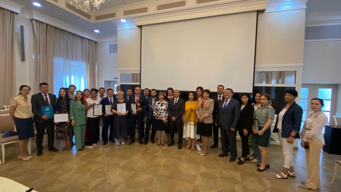 Отраслевой профсоюз «Қызмет» поздравляет государственных служащих в Карагандинской области!