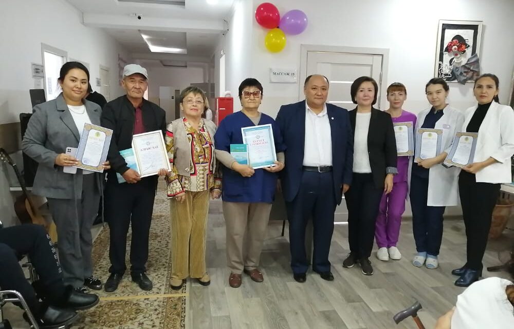 Әлеуметтік қызметкерлер мен қызмет алушылар марапатталды