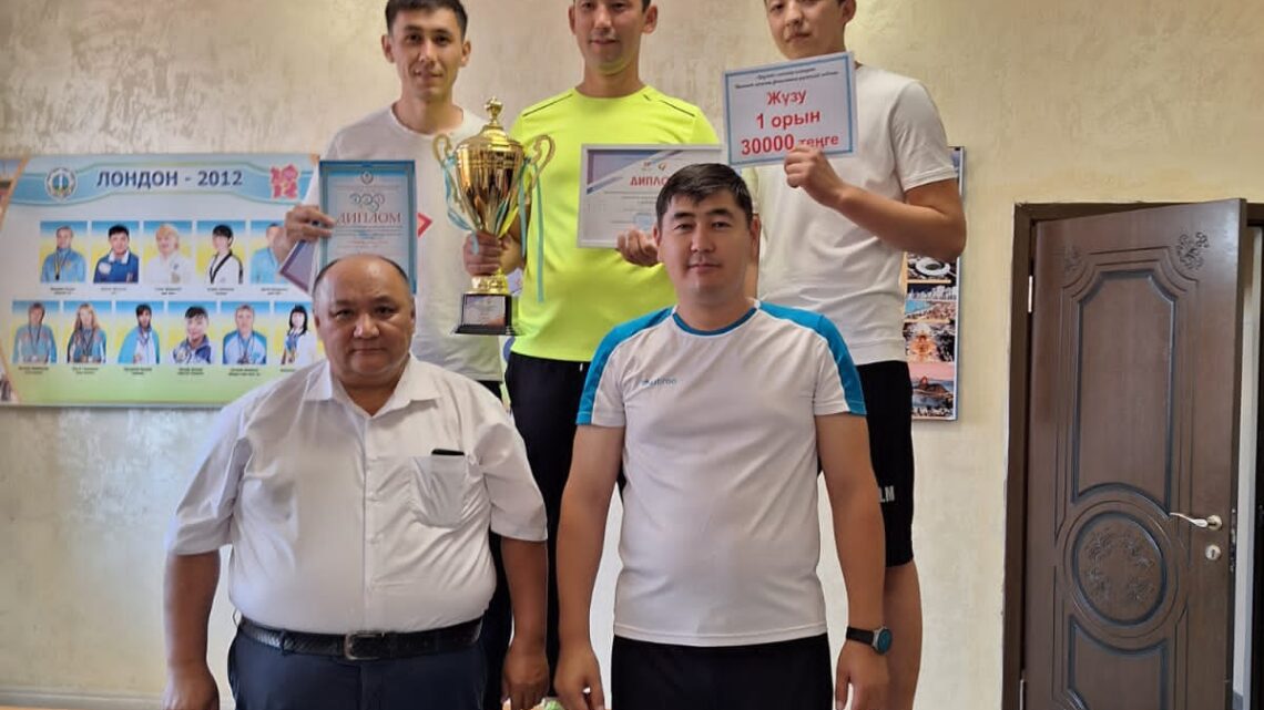 Шымкентте мемлекеттік қызметшілер арасында суда жүзуден  жарыс өтті