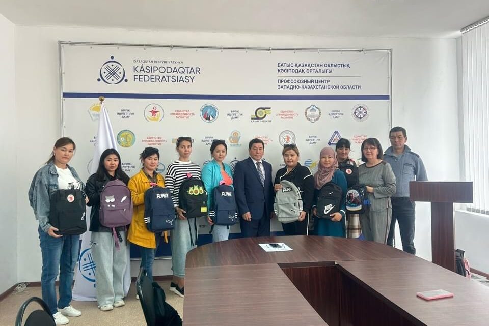 Батыс Қазақстан облысының «Қызмет» кәсіподағы балаларға көмек көрсетеді