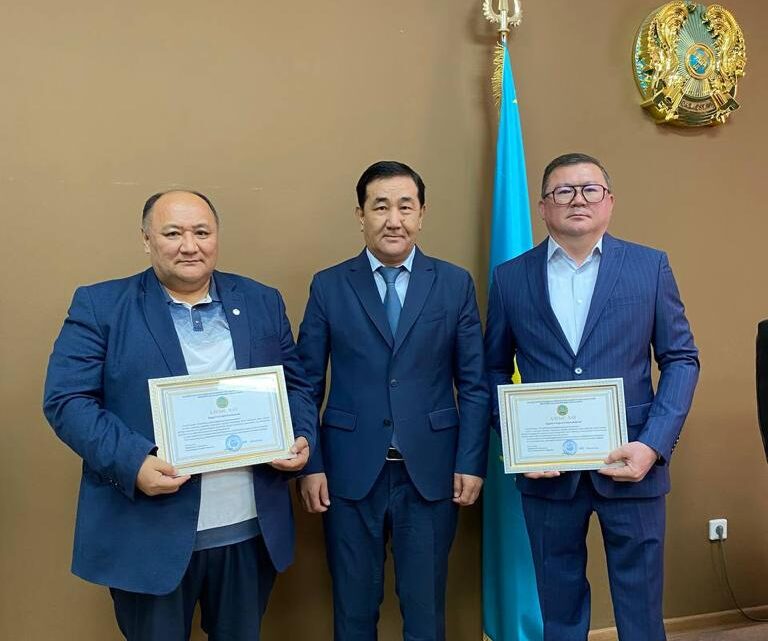 Әдеп кеңесінің мүшелері марапатталды
