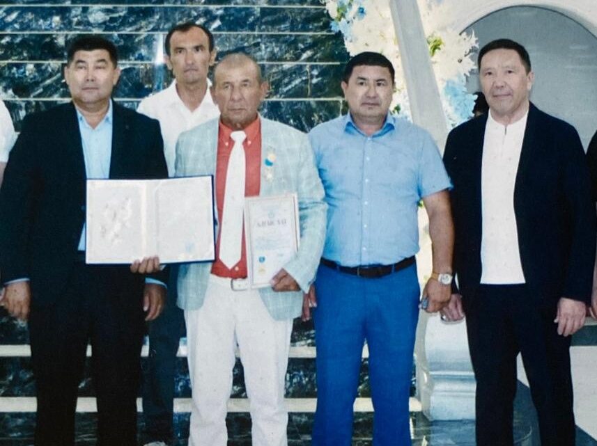 Зейнеткерлік жасқа толған кәсіподақ мүшесіне құрмет көрсетілді