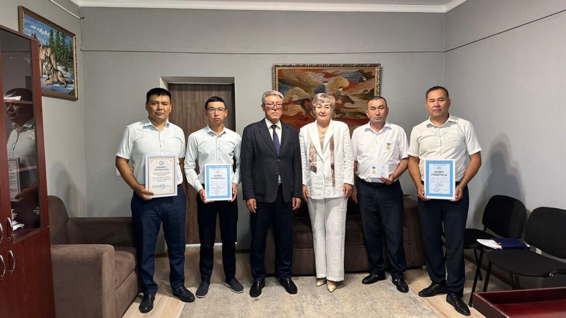Мемлекеттік қызметшілерге құрмет жалғасуда