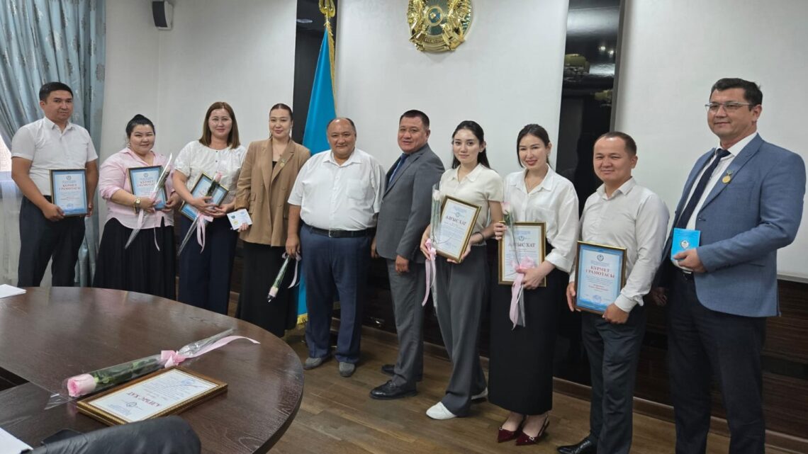 Мемлекеттік қызметшілерге құрмет көрсетілді