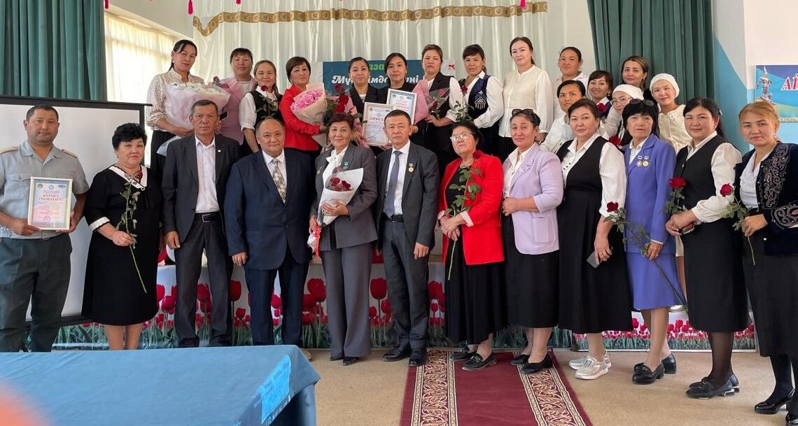 Мектеп мұғалімдеріне құрмет көрсетілді