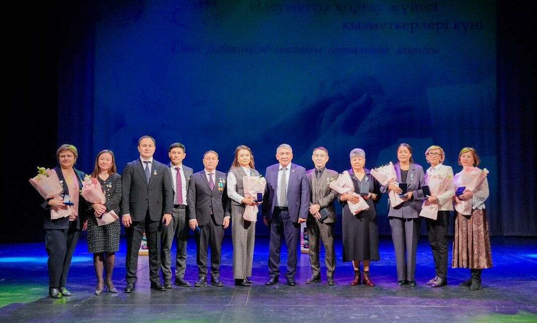 Астанада әлеуметтік қорғау саласы қызметкерлеріне құрмет көрсетіледі