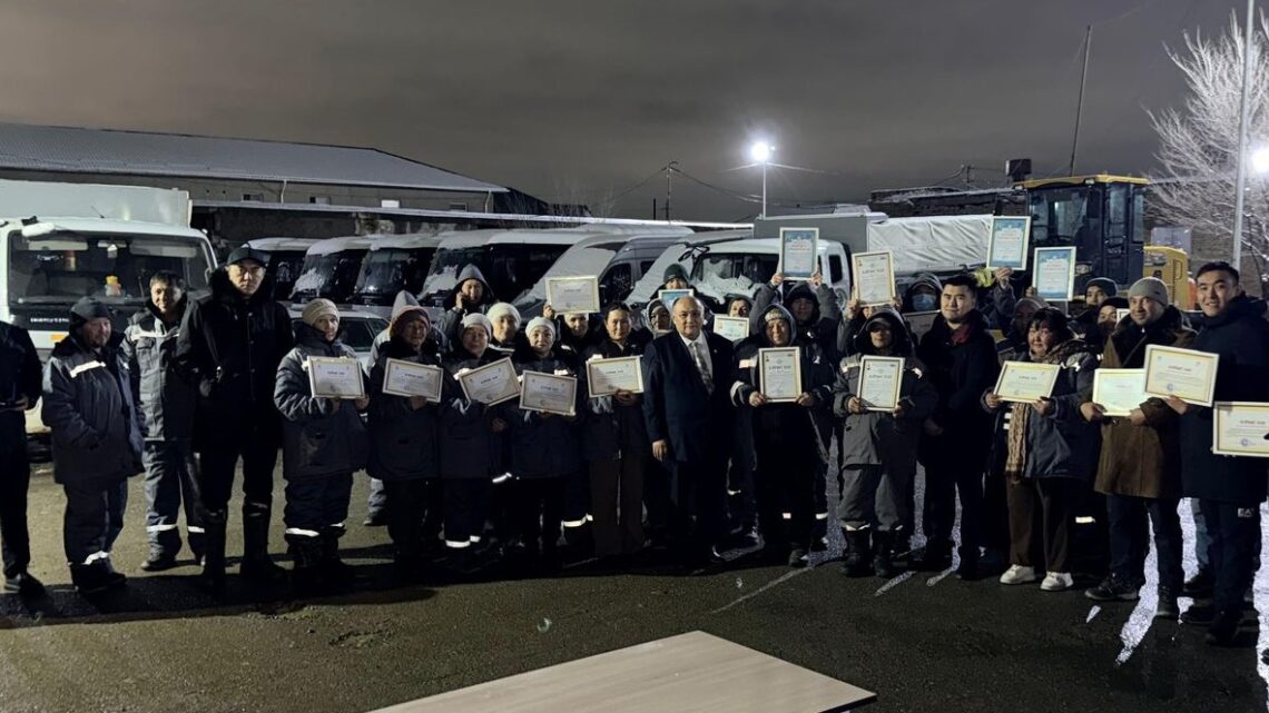 Жыл қорытындысында жұмысшыларға құрмет көрсетілді