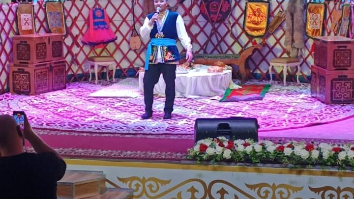 Бір шаңырақ астында!