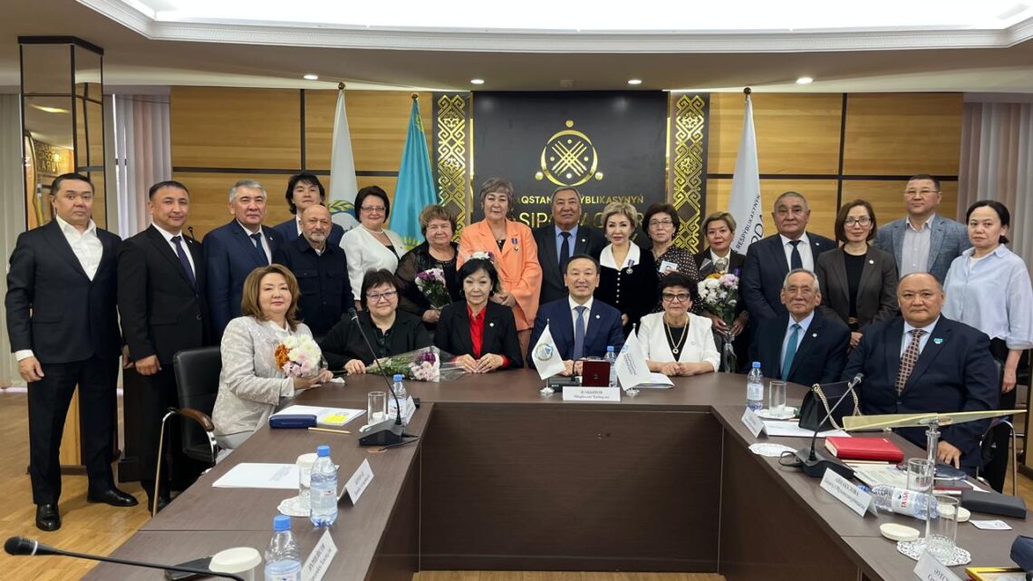 «Қызмет» салалық кәсіподағы Орталық кеңесінің кеңейтілген отырысы Астанада өтті