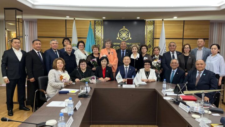 «Қызмет» салалық кәсіподағы Орталық кеңесінің кеңейтілген отырысы Астанада өтті