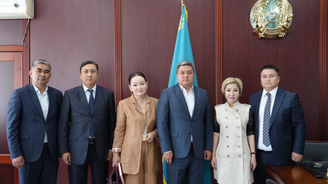 Мұғалжар ауданында кәсіподақ мүшелерімен кездесу өтті