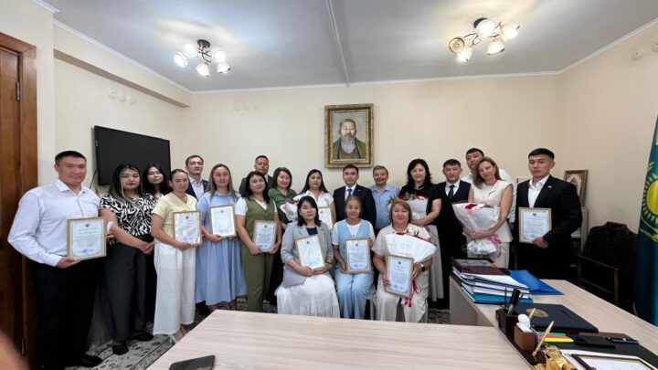Профсоюз «Қызмет» поздравил государственных служащих ВКО с профессиональным праздником